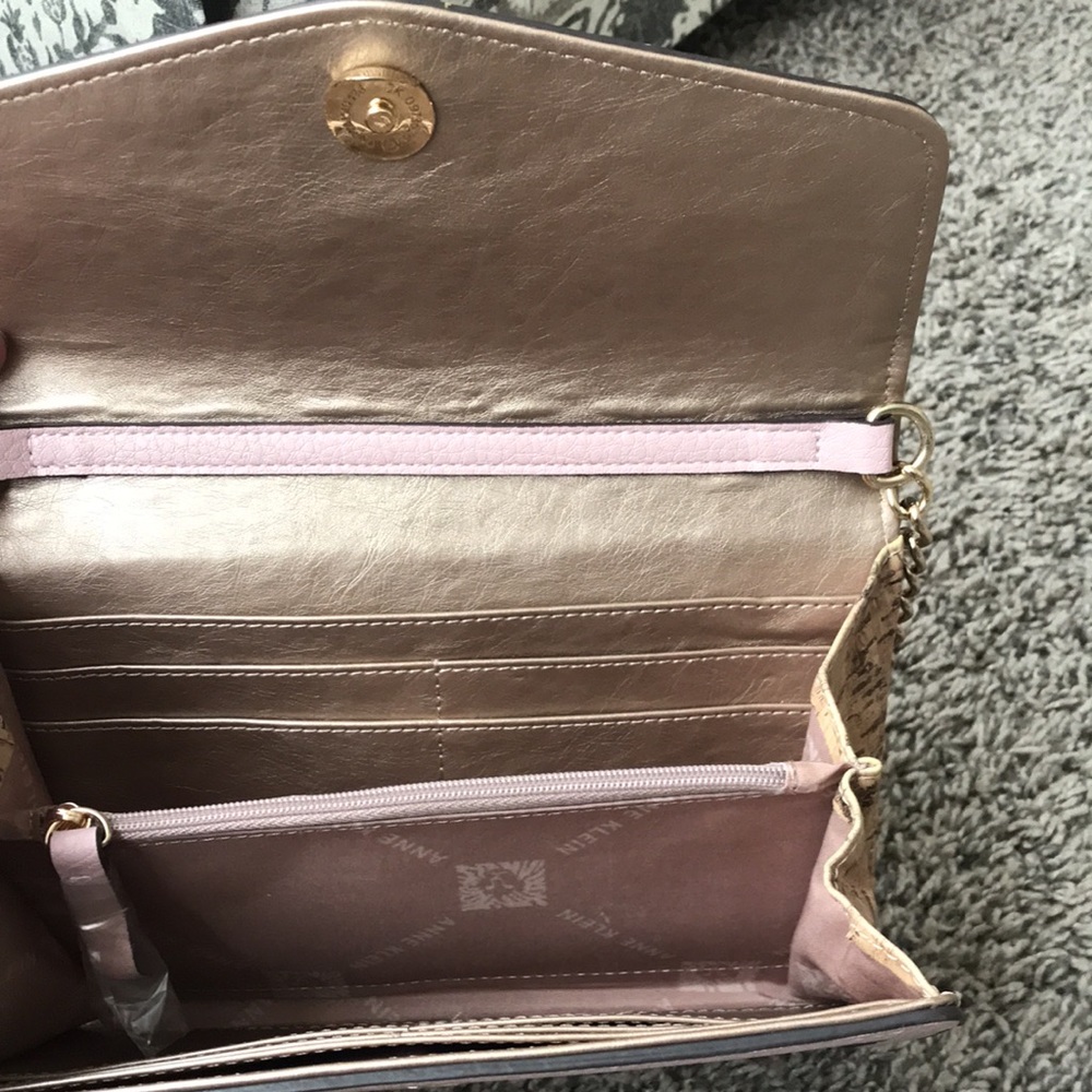 Anne Klein cork  and pink trim Cross body Wallet purse - Picture 4 of 7